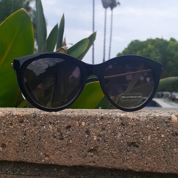 Sunglasses - Picture 2 of 3